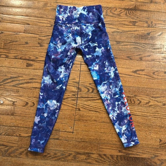 With Peloton purple/blue print leggings size medium - Picture 4 of 7